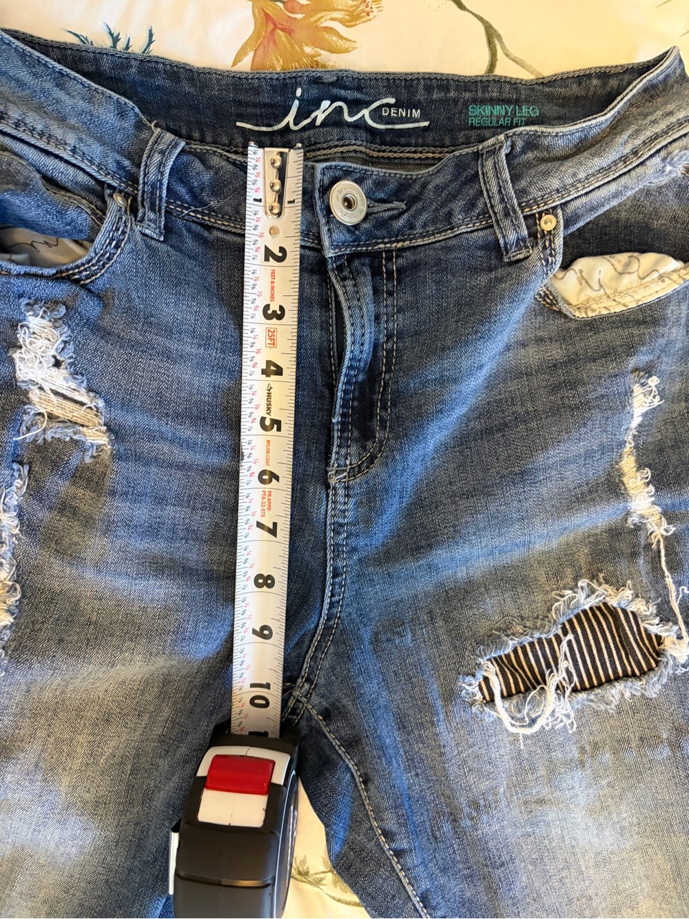 Distressed Skinny Jeans Size 10 Rip Repair Medium Wash Stretch Denim for Fall
